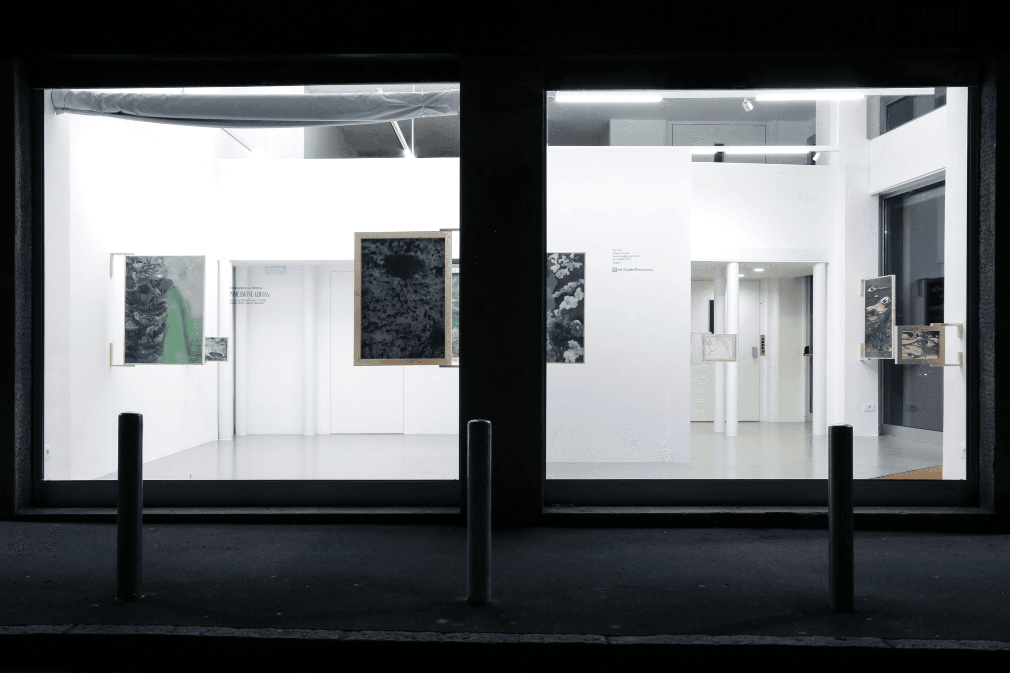 Vista dalla strada della mostra di Alessandra La Marca